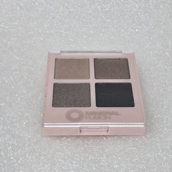 Mineral Fusion Quad Eyeshadow Palette Neutral Tones For Day & Night Looks - Picture 2 of 2